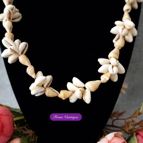 🐚 VINTAGE [Handmade] Genuine White & Cream Colour Seashells Necklace 📿 - Picture 3 of 5